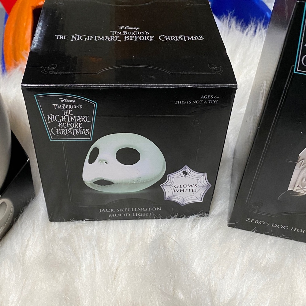 Hallmark Jack Skellington Motion-Activated Decor, Jack & Zero mood lights - Picture 3 of 9
